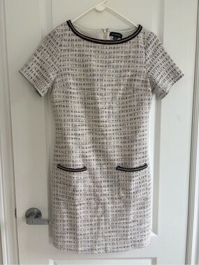 le chateau Cream and Black Tweed Short-Sleeve Shift Dress